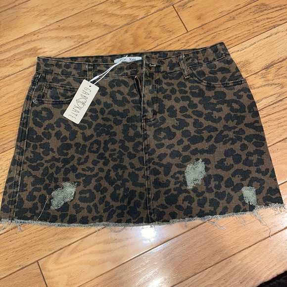 Gab & Kate Dresses & Skirts - Leopard distressed denim skirt